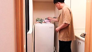 Hot Japanese Babe Get Her Asian Pussy Licked And