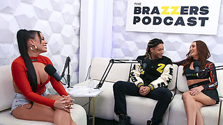 Luna Star and Chloe Amour taking on Derek Savage in FMF