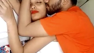 Desi Girlfriend Boyfriend Romantic Kissing Sex Video Clear Hindi Audio