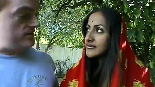 Indian Slut In Sari Sucks Meaty Boner While Getting Her Wet Starved Cunt Banged