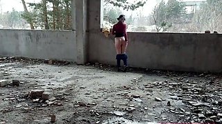 Public BDSM Blowjob from a Hot Brunette Amateur