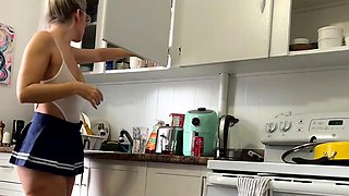 Amateur webcam girl masturbate big dildo