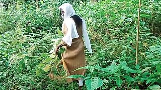 Asian BBW Girlfriend Fucked Outdoor by Boyfriend in Jungle