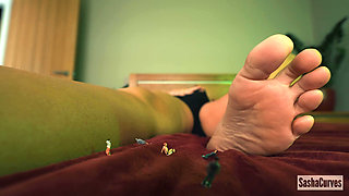 Futa Giantess' Little Audience