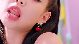 Jennie Totally Wants YOUR Ice Cream