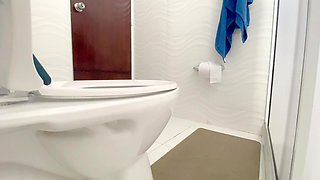 Maid Records Herself Pissing in the Bathroom