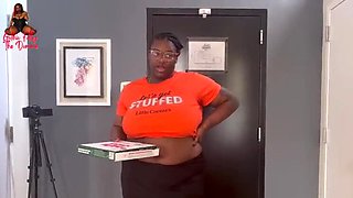 Ebony BBW Ex-Pornstar Now Pizza Delivery Driver, Gets Big Tip