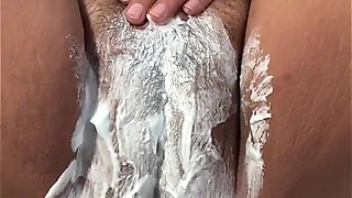 Dees Shaving Her Pussy