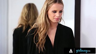 Girlsway - homesick Jillian Janson gets surprise christmas Pussy Eating from girlfriend Karla Kush - part 1