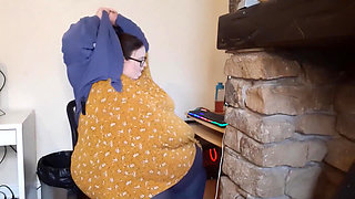 The fattest girl at work struggles