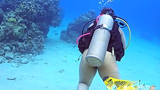 Naked duo has some fun scuba diving together