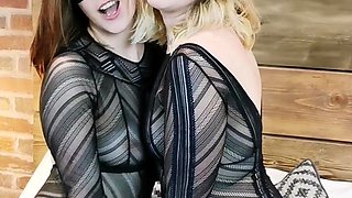 Amateur style lesbian pussy plesure pleasure with hot babes