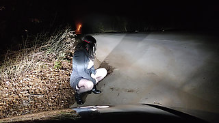 Slutmomhappiness Breaks Boundaries in Outdoor Pissing