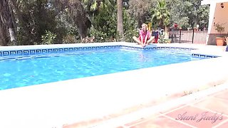 Hot Blonde MILF Lynna Nilsson Gives Poolside Blowjob in POV