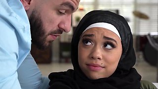 Shy Arab Dumpling In Hijab Asks Her Step-bro To Give Her The First-time Fuck Lesson
