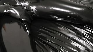 Masturbating amateur cums after solo fun