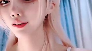 Amateur Webcam Cute Teen Plays Solo with Big