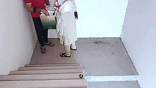 Girlfriend ki Khala ko choda-Late Night Gifting Date On stairs\ud83e\udd75