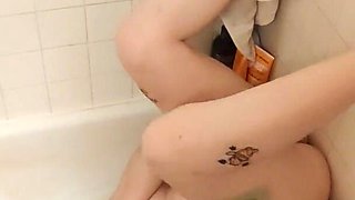 Kittengirl Pisses on Herself for the First Time in Tub