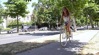 Blonde MILF and Curvy Brunette Share Fat 20cm Cock in Threesome Fuck Frenzy!