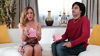 Aderes' experienced mouth devours Elias in a steamy blowjob