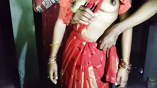 Hot Indian Desi bhabhi romance in saree