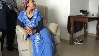 Turkish mature cuckold wife lets african immigrant cum inside her mouth