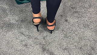 Mrs Mature Feet and her big granny pants 423
