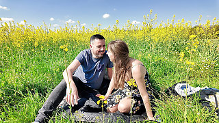 Romantic doggy le in a field