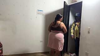 The Pizza Delivery Man Is Caught in the Form of Payment
