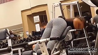 Amazing Pawg Gives A Good View While Working Out!