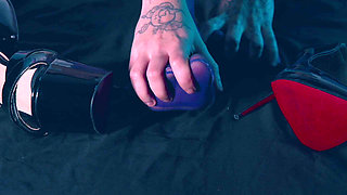 Non-binary Horny Feet and Shoes Sucks and Gets All Wet