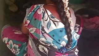 Priyanka sexy aunty dress washing in bathrome