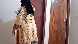 Moti Gand Fad Dea Indian Desi Maid Ko Thapa Tap Choda House Owner! With Huge Boobs