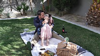 Brunette MILF Cytherea seduces Johnny Castle in a steamy session of blowjobs and pussy licking