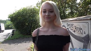 POV Czech teen4cash enjoys outdoor sex after flashing