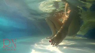 Underwater pussy show. Mermaid fingering masturbation Cam  Elegant and flexible babe, swimming outdoor swimming pool. 3