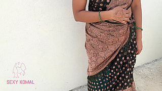 Komal Went to the Roof, Called Her Friend Behind Her, People Are Watching From All Sides.