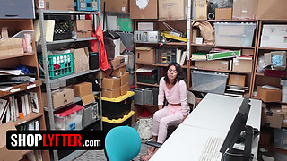 Shoplyfter - Hot Ebony Vixen Kat Arina Gaggs on Officer's Dick to Avoid Troubles with the Law