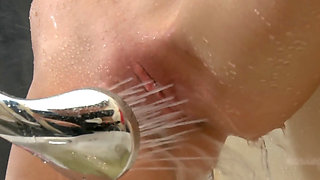 Cute brunette babe Ellis C fucking herself in the shower