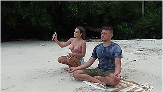 Kriss Kiss In Meditation On The Beach, Deep Blowjob From A Stranger!