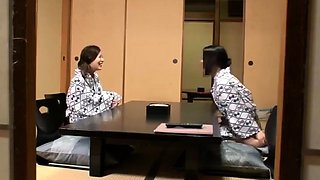 amateur asian gives a blowjob