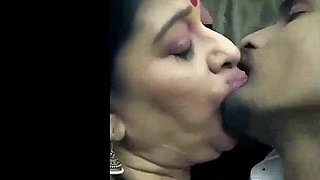 New Instagram Viral Chubby stepmom’s desi outdoor sex with her stepson