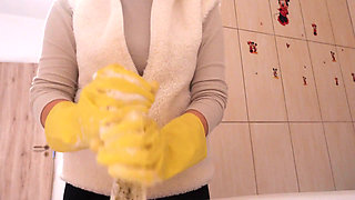 My Stepsister in Yellow Dishwashing Gloves Takes a Bath with a Dildo and Lots of White Foam and Soap