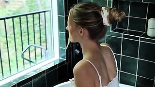 Pussy rubbing babe goes solo in shower play in hd