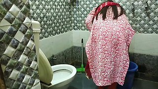 Indian Hot Mokrani Ki Chudai Malkin Se In Washroom