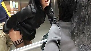lola se fait baiser dans l ascenseur de son immeuble