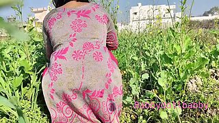 Hot Indian Stepmom Gets Fucked Outdoors in Missionary by Old Man – Homemade HD Sex Video