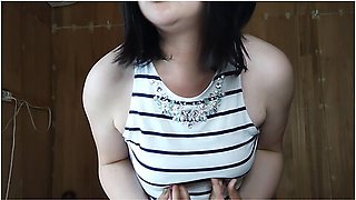 Perverted Busty Japanese Woman Who Masturbates Nipples While Holding Her Pee