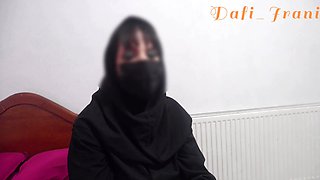 منشی فضول بعد از کلی سوال پرسیدن از رئیسش راجب زنش،سعی میکنه رئیسش تحریک کنه و...(مکالمه فارسی)